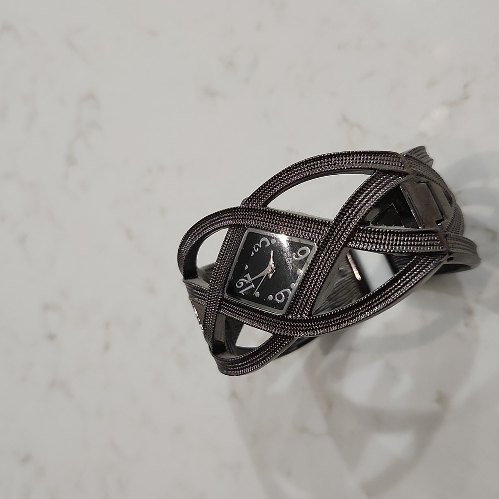 New York and Company Watch